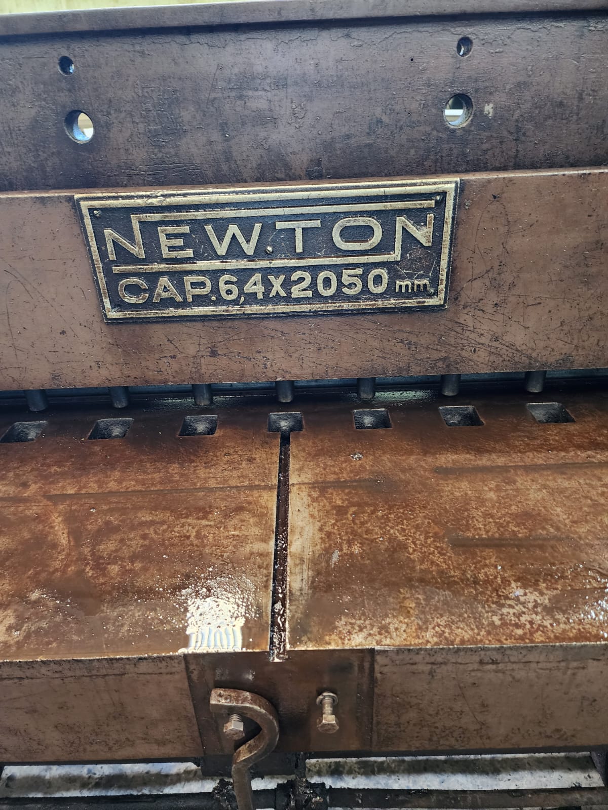 Guilhotina Newton 2050mm