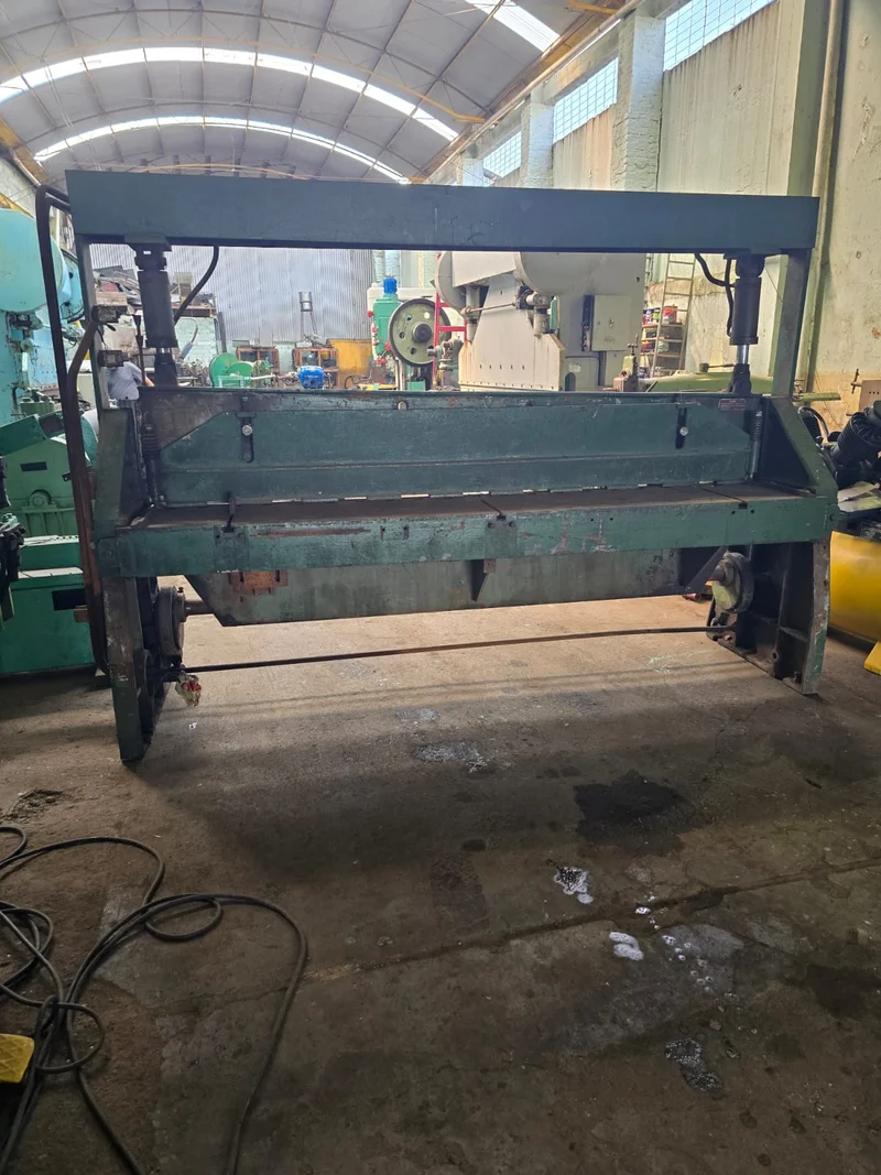 Guilhotina Newton Hidráulica - Guilhotinas | Hercules Equipamentos